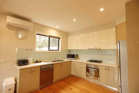 Apollo Bay Seal Apartments - Accommodation Southport 2