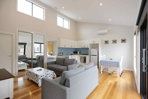 Apollo Bay Seal Apartments - Accommodation Southport 3