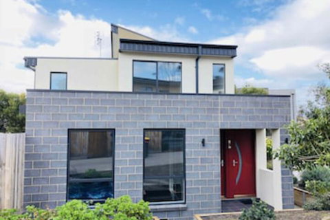 Apollo Bay Seal Apartments - Accommodation Southport 0