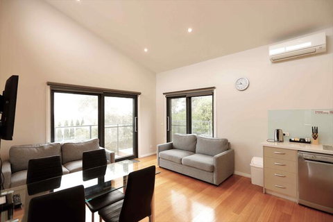 Apollo Bay Seal Apartments - Accommodation Southport 4