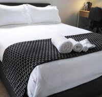 Lakeside Retreat  Business - Accommodation Southport