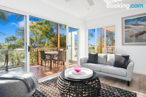 Avalon Tree House - Accommodation Southport 3