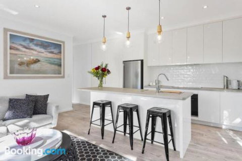 Avalon Tree House - Accommodation Southport 5