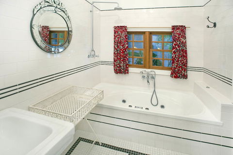TRANQUILO BEACH HOUSE - Southport Accommodation 6