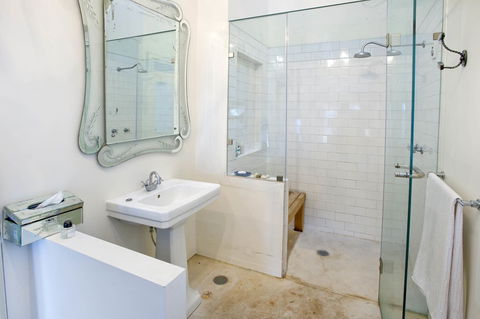 TRANQUILO BEACH HOUSE - Southport Accommodation 0