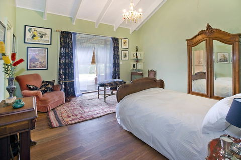 TRANQUILO BEACH HOUSE - Southport Accommodation 5