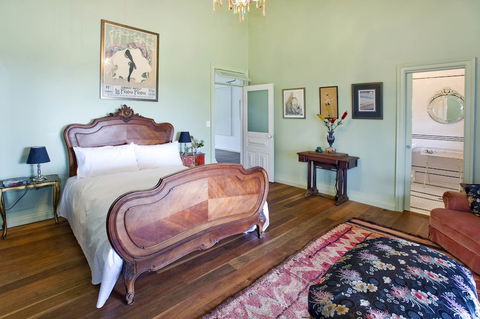 TRANQUILO BEACH HOUSE - Southport Accommodation 3