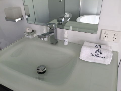 The Banksias - Southport Accommodation 5
