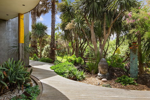 Smith Beach Getaways Beachwood Luxury Villa - Accommodation Southport 2