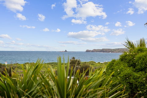 Smith Beach Getaways Beachwood Luxury Villa - Accommodation Southport 0