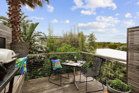 Smith Beach Getaways Beachwood Luxury Villa - Accommodation Southport 3