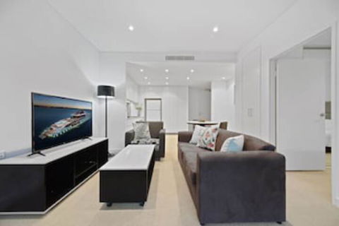 Peaceful Water Side Retreat With Huge Courtyard - Southport Accommodation 0
