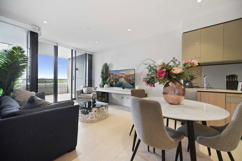 Brand New Fully Furnished Apartment Near Macquarie Centre - Accommodation Southport 1