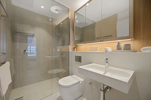 Brand New Fully Furnished Apartment Near Macquarie Centre - Accommodation Southport 2