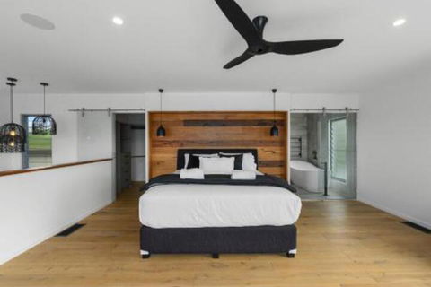 Due North Beach House - Southport Accommodation 1