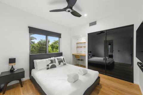 Due North Beach House - Southport Accommodation 0