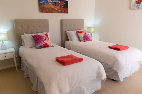 VUES At Salamander Bay - Southport Accommodation 6
