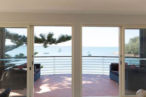 VUES At Salamander Bay - Southport Accommodation 0