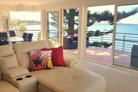 VUES At Salamander Bay - Southport Accommodation 3