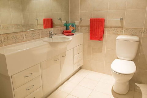 VUES At Salamander Bay - Southport Accommodation 7