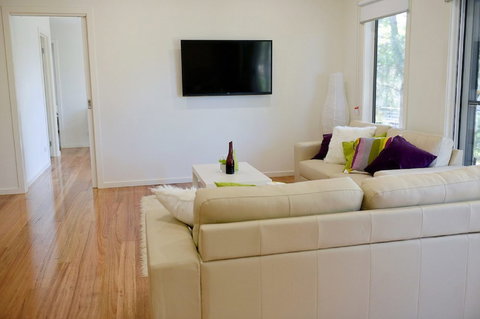 7 Gilmore Smiths Beach House - Accommodation Southport 2