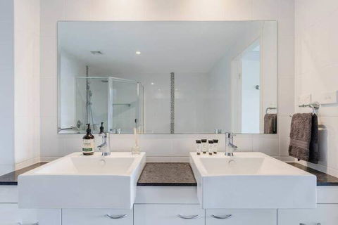 SOLARIS At Fingal Bay - Southport Accommodation 6