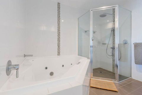 SOLARIS At Fingal Bay - Southport Accommodation 5