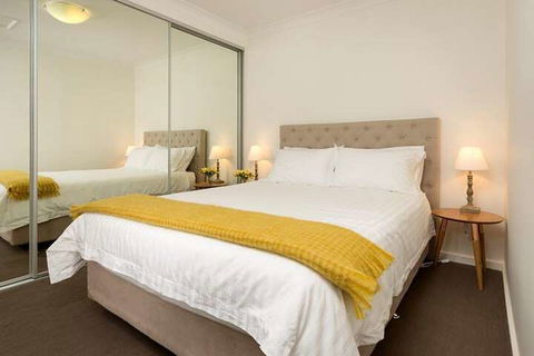 Living In Luxury Central & Sophisticated - Southport Accommodation 0