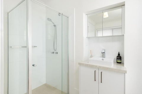 Living In Luxury Central & Sophisticated - Southport Accommodation 4