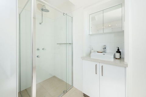 The Executive - Central & Sophisticated - Southport Accommodation 5