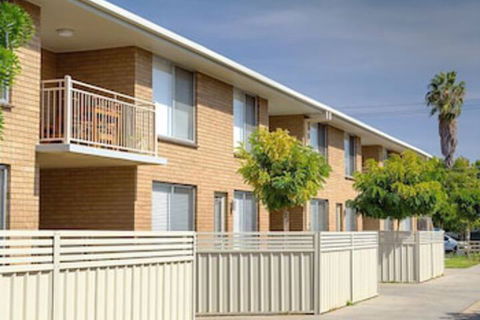 The Executive - Central & Sophisticated - Southport Accommodation 0