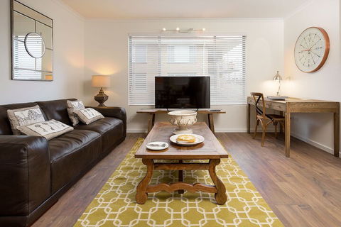 The Executive - Central & Sophisticated - Southport Accommodation 3