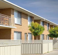 Rustic Charm Central  Sophisticated - Southport Accommodation