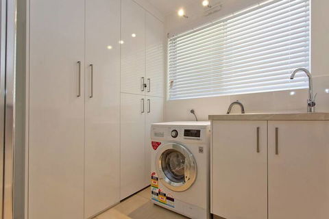 Boutique Apartment Central & Sophisticated - Southport Accommodation 6