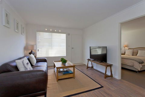 Boutique Apartment Central & Sophisticated - Southport Accommodation 3