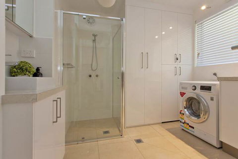 Boutique Apartment Central & Sophisticated - Southport Accommodation 2