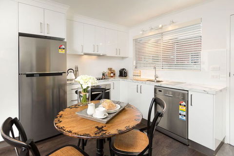 The Manhattan Central & Sophisticated - Southport Accommodation 2