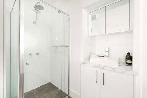 The Manhattan Central & Sophisticated - Southport Accommodation 6