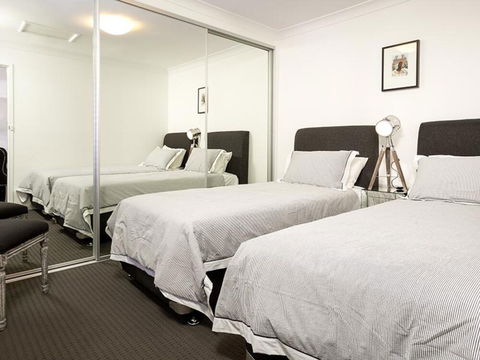 New York Dreamer Central & Sophisticated - Southport Accommodation 1