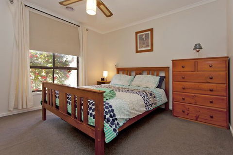 Serenity Size & Seclusion - Southport Accommodation 5