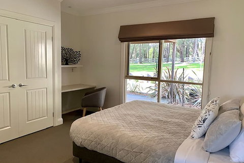 Grand Gippsland Home Sleeps Up To 28 - Accommodation Southport 6