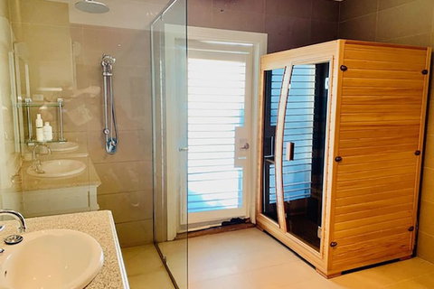 Grand Gippsland Home Sleeps Up To 28 - Accommodation Southport 5