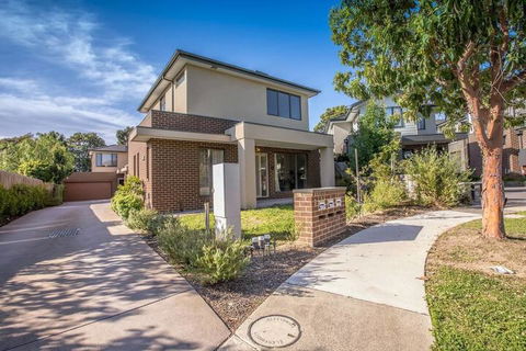70 Greenbell Doncaster - Southport Accommodation 1