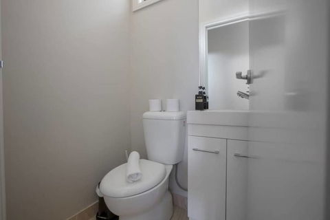 70 Greenbell Doncaster - Southport Accommodation 4