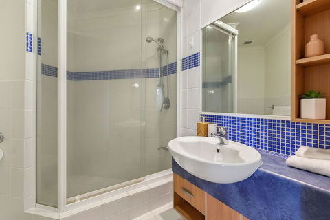 BEACH BLISS LUXURIOUS APARTMENT With POOL - Southport Accommodation 2