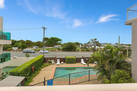 BEACH BLISS LUXURIOUS APARTMENT With POOL - Southport Accommodation 1