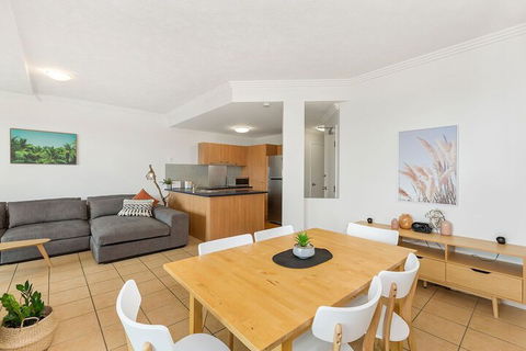 BEACH BLISS LUXURIOUS APARTMENT With POOL - Southport Accommodation 4
