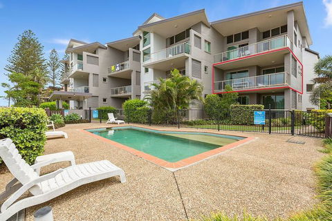 BEACH BLISS LUXURIOUS APARTMENT With POOL - Southport Accommodation 0