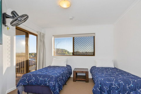 EXCLUSIVE OCEAN VIEW PENTHOUSE On MARINE PARADE - Accommodation Southport 3