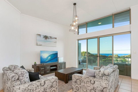 EXCLUSIVE OCEAN VIEW PENTHOUSE On MARINE PARADE - Accommodation Southport 0